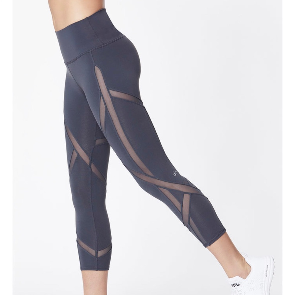 Hi waist laced Capri-color gray- size small